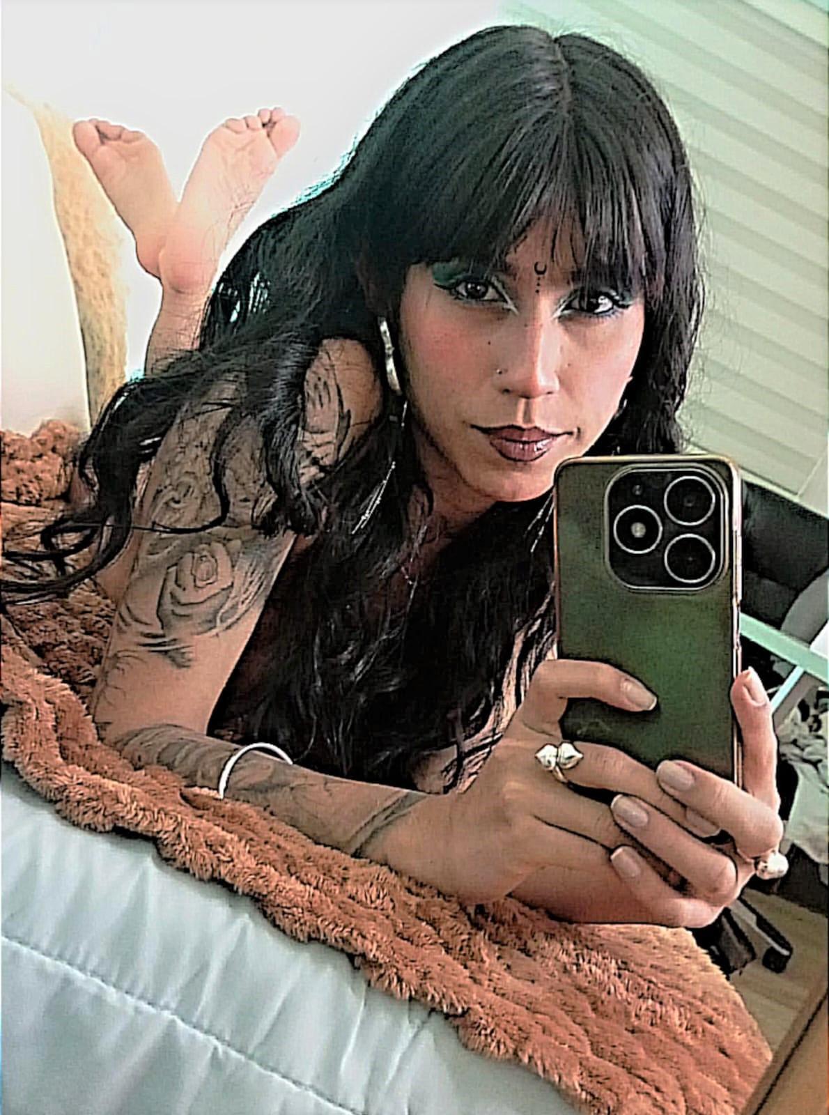Bella_Poisonous