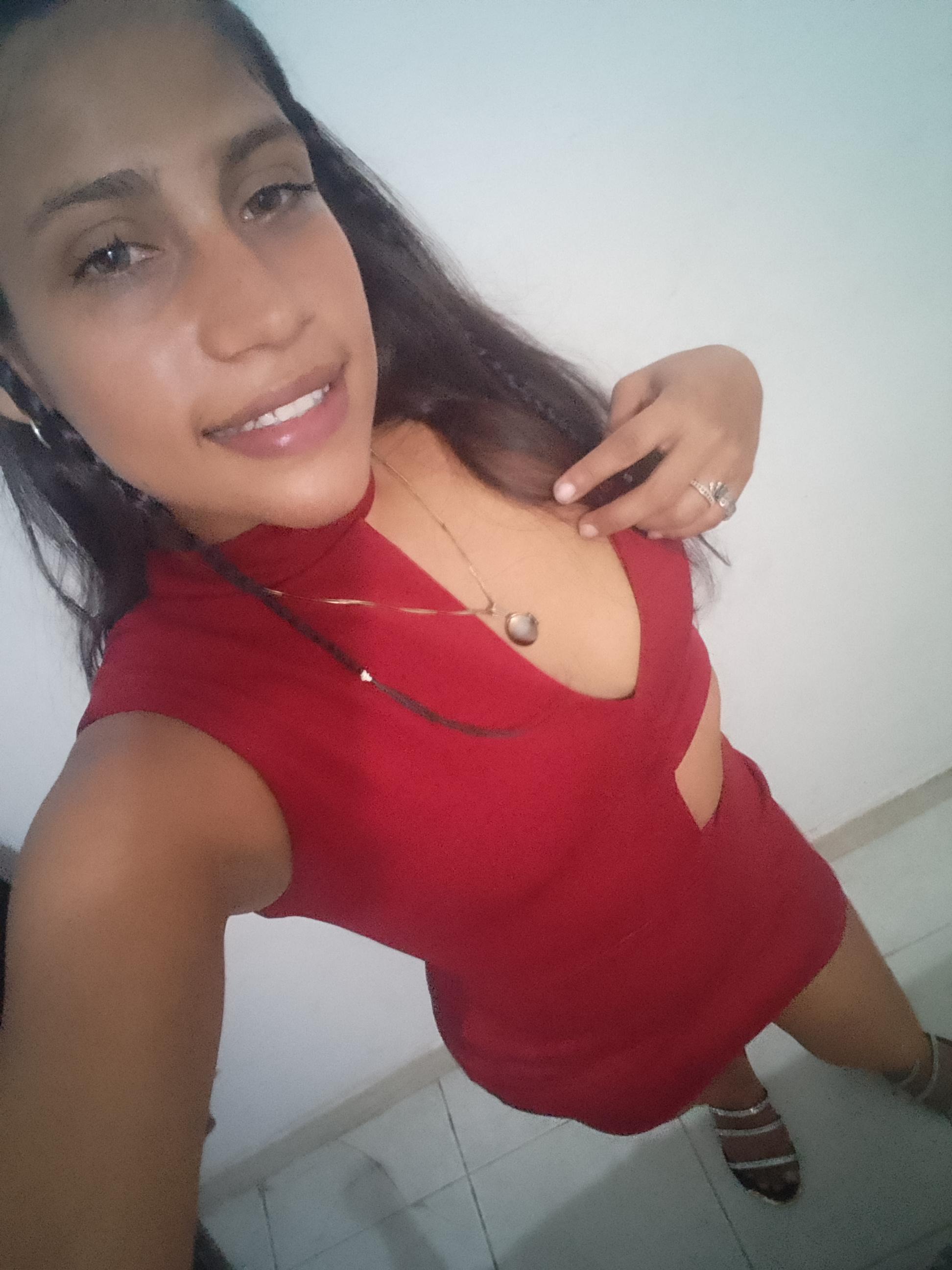 CamilaFernanda2 Live Image