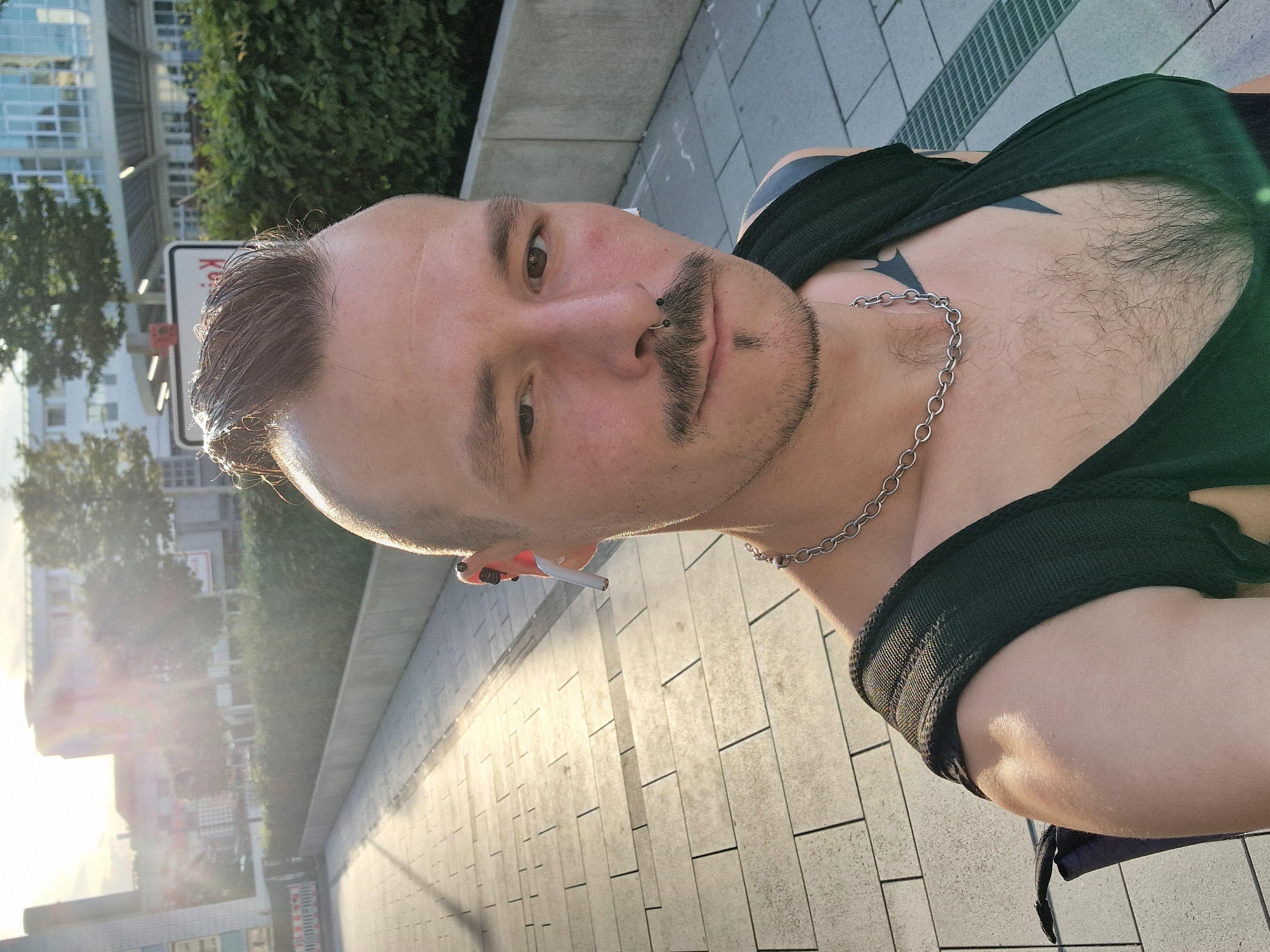 HairyChriss Live Image