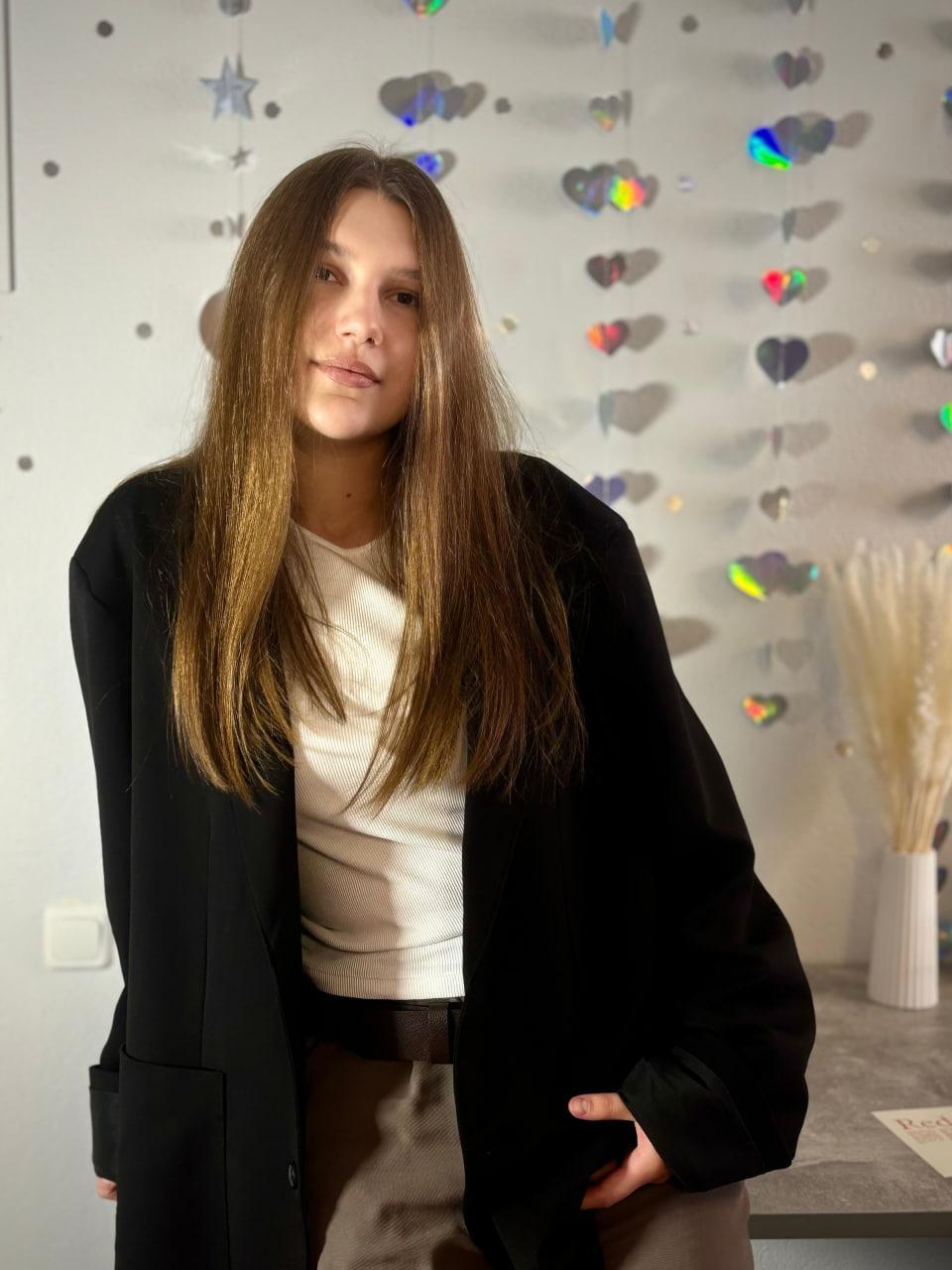 IsabelDeschner Live Image