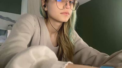 KarenaReinhart Live Image