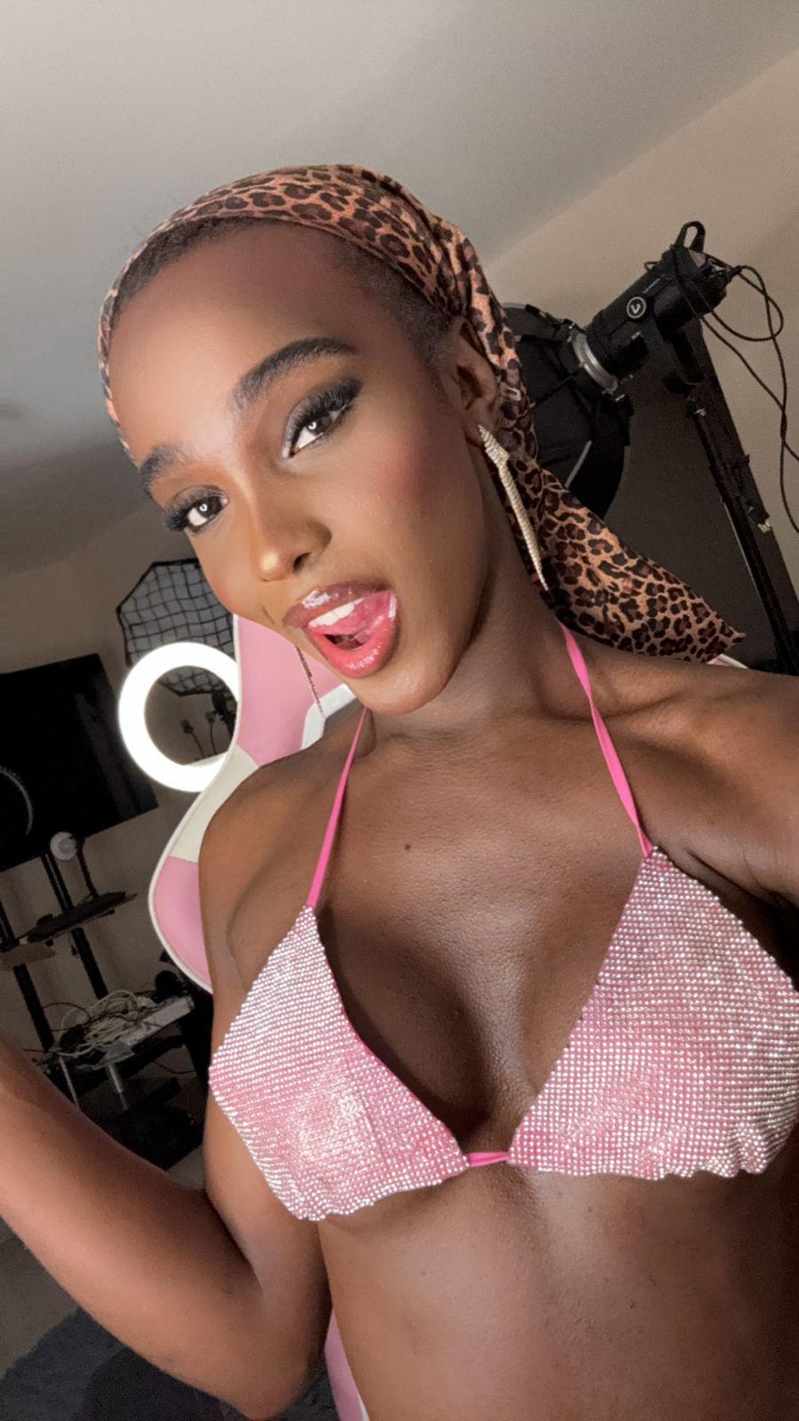 Luana_risque