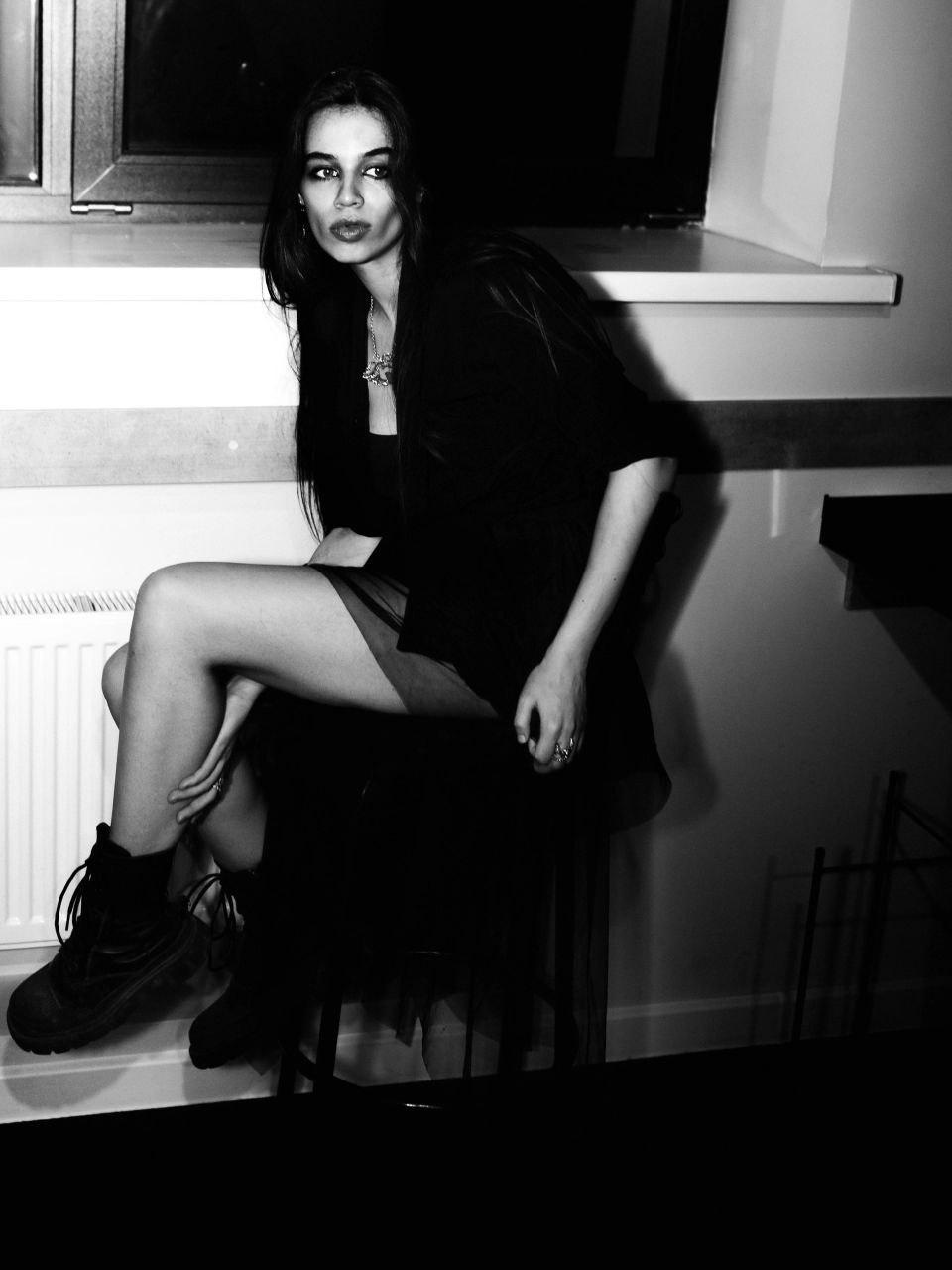 ShaynaTrolio Live Image