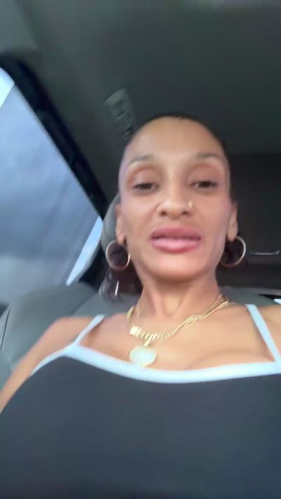 Alexi_Valentine live from United States