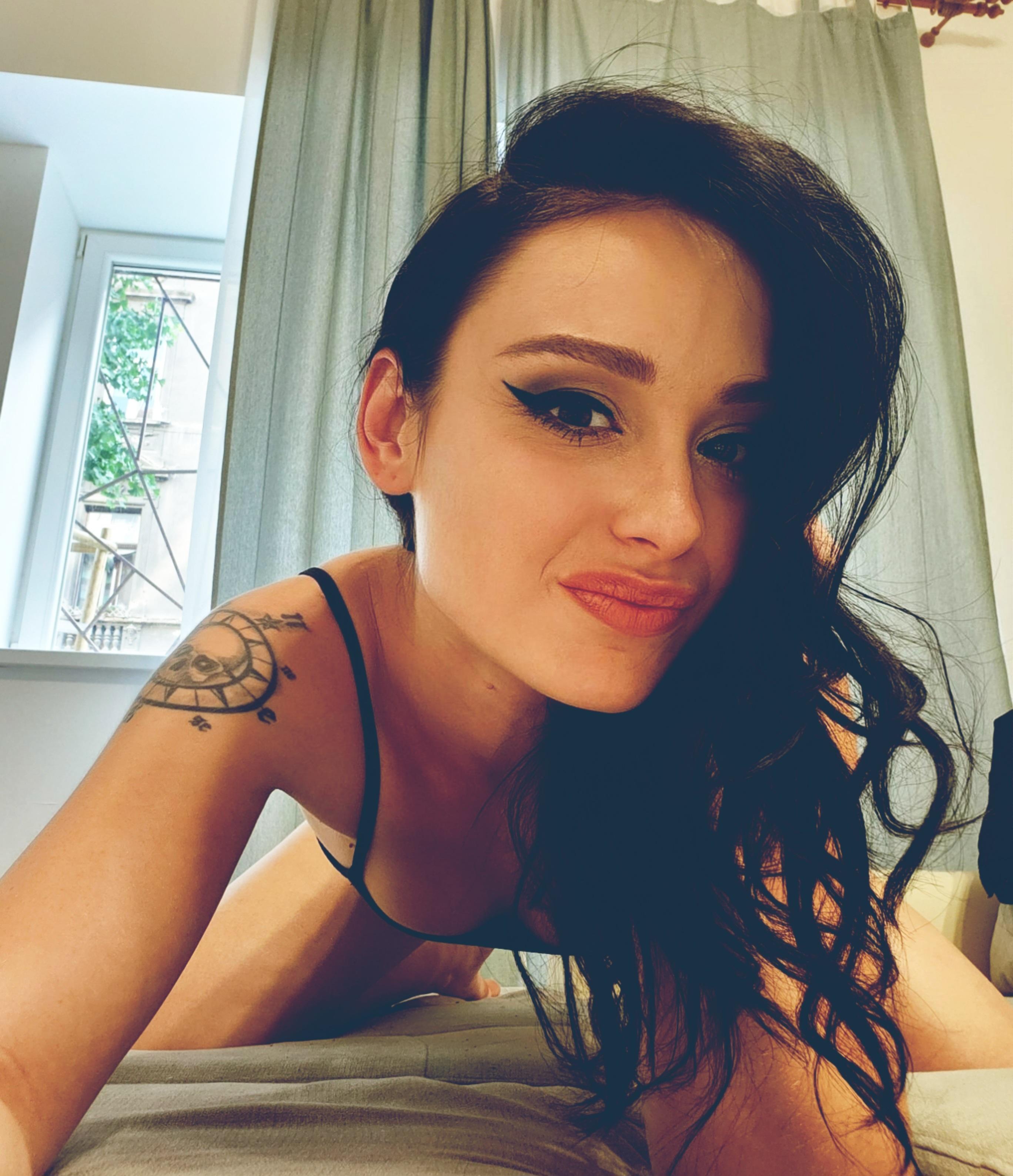 AliceDrake live from France
