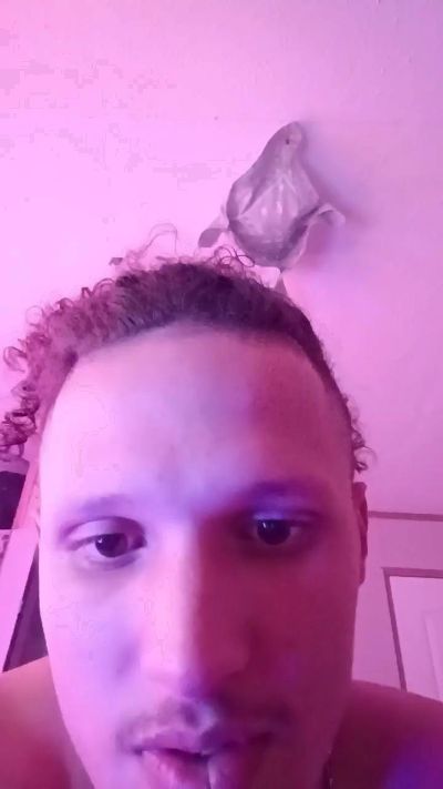 Boostie_Bandit live from United States