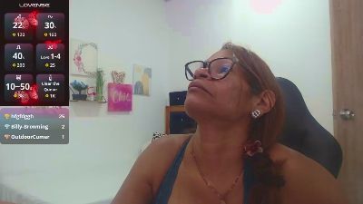 BustyXMilf live from Colombia