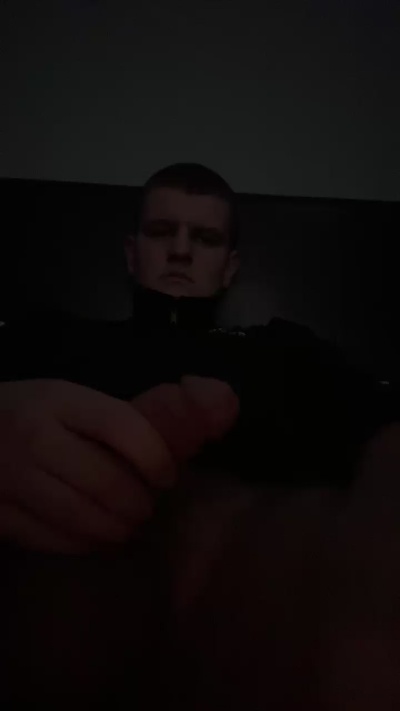 Ddshyy_3873 live from United Kingdom