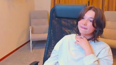 HienRielly live from United States