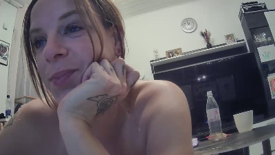 Hotmilf37 live from Germany