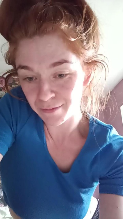 Housewife_Kirst live from United Kingdom
