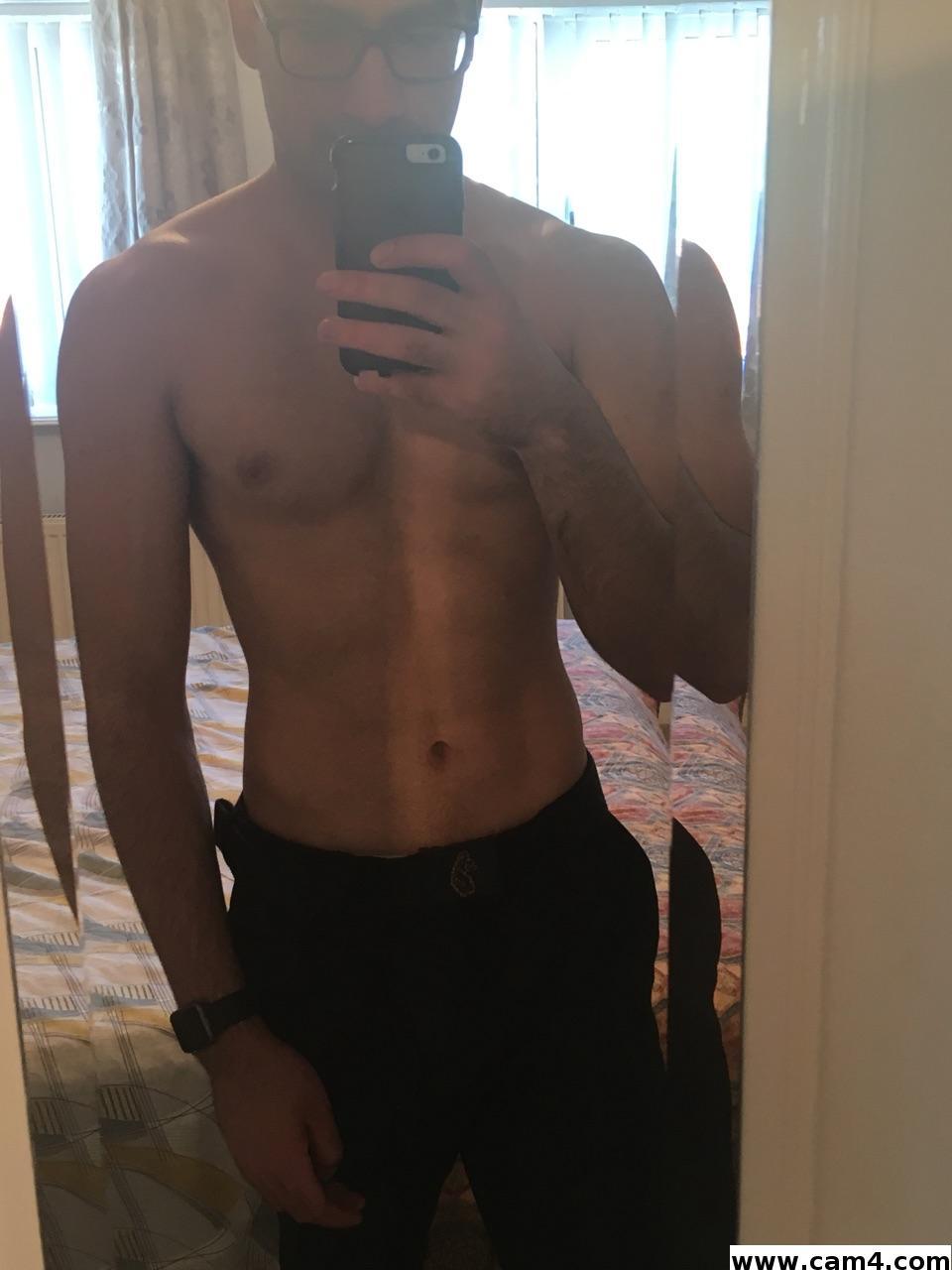 Huge_Cock_78 live from United Kingdom