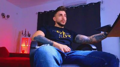 MightyAaronX live from United States