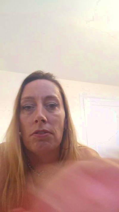 Minx_Mayhem live from United Kingdom