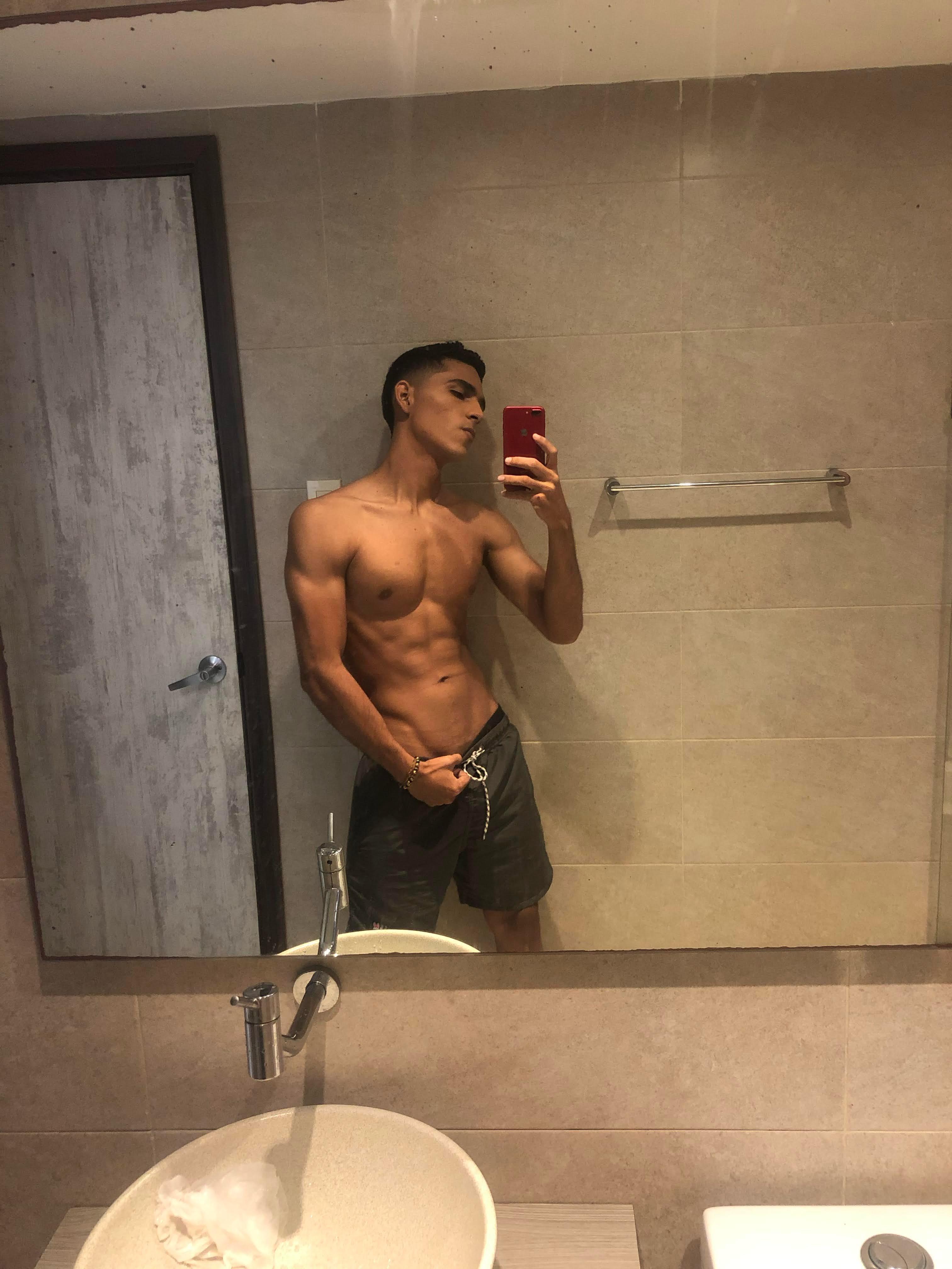 Noah_lahm01 live from Colombia