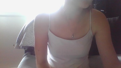 PrettyMissLexi live from United Kingdom