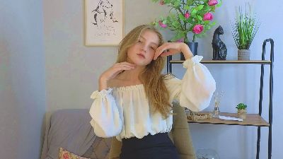Sue_Sanders live from United States
