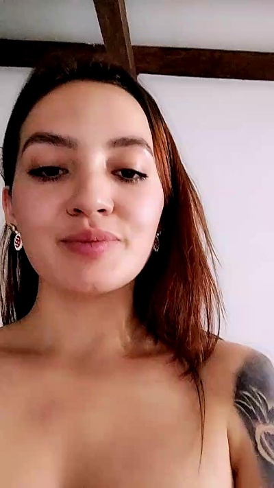 TheGr1lnextdoor live from Colombia
