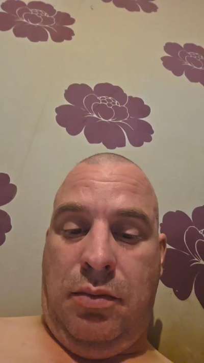 adavid30 live from United Kingdom