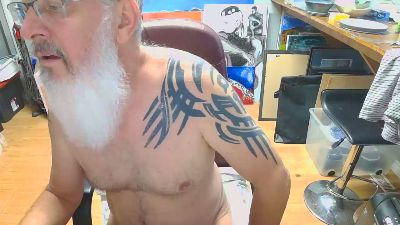 kelbear1956 live from Canada