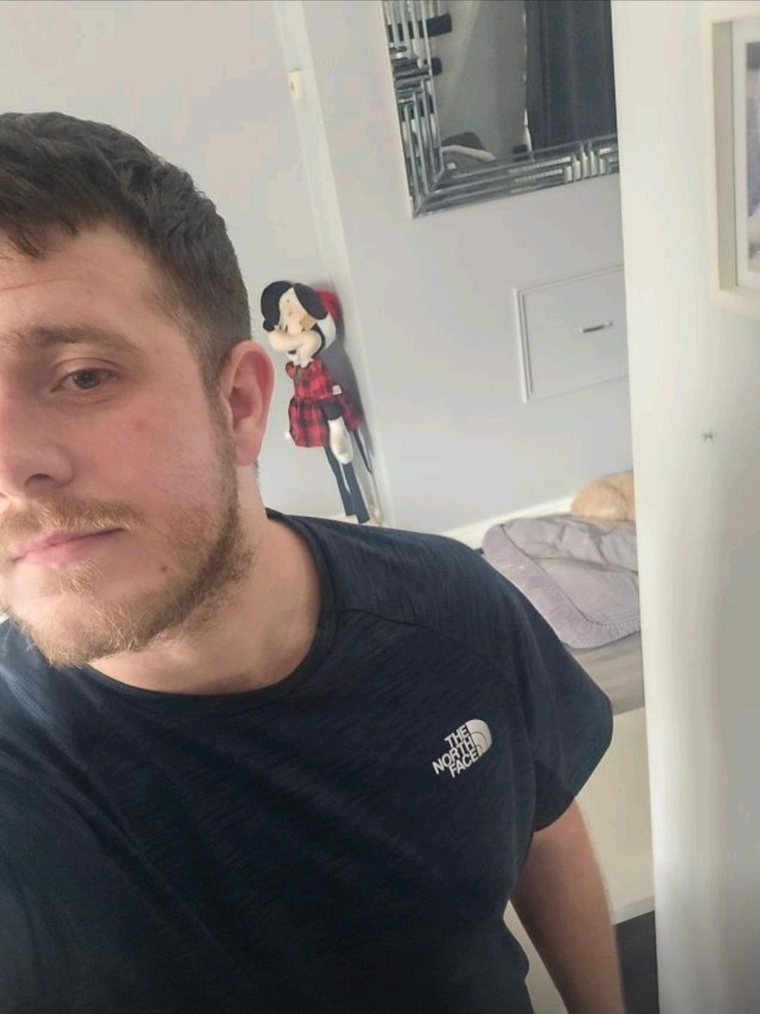 maxxy20 live from United Kingdom