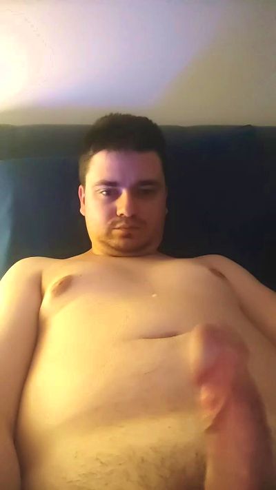 sexyguywhore18 live from United Kingdom
